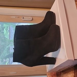 Report brand faux suede ankle boots. Size 8.5
